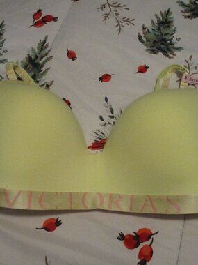 Victoria’s Secret Logo Strap Wireless T-Shirt Bra - Yellow 36DDD NWT